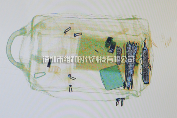 XIS進(jìn)口X光機(jī)背包掃描展示圖