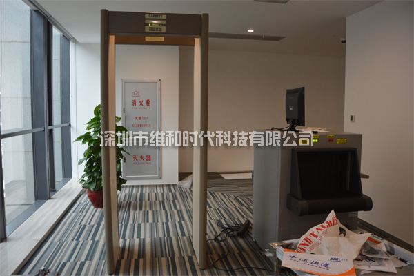 XIS進(jìn)口X光機(jī)與安檢門(mén)配套使用展示圖