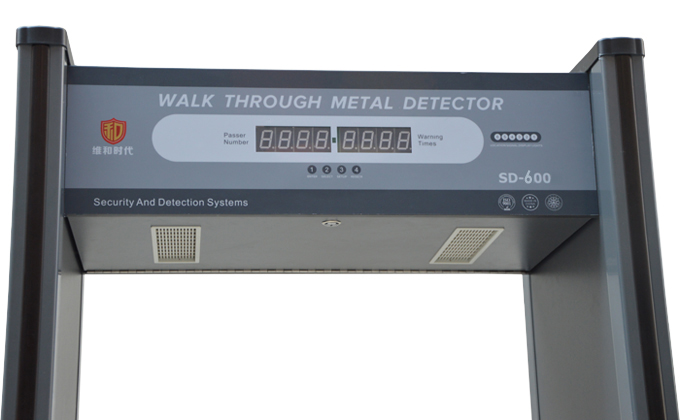 北京男子毆打地鐵金屬探測安檢門工作人員被拘留[圖]