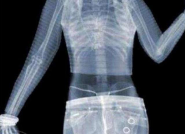 金屬探測(cè)門(mén)廠(chǎng)家：女生過(guò)安檢時(shí)，真的會(huì)被看到“隱私部位”嗎？