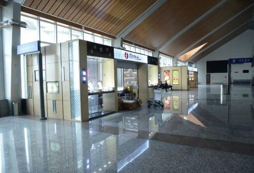 金屬探測門廠家：富蘊機場美化安檢通道提升服務(wù)品質(zhì)