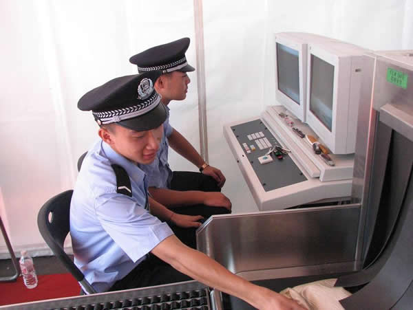 X光安檢機是公安機關安檢好幫手